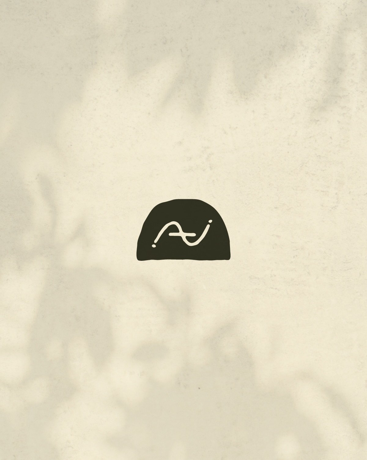 We love a hand-drawn logo mark🤍

There&rsquo;s something so special about those imperfect little details that gives a brand a different level of authenticity and character! And with everything becoming more and more digital, I think the human touch 