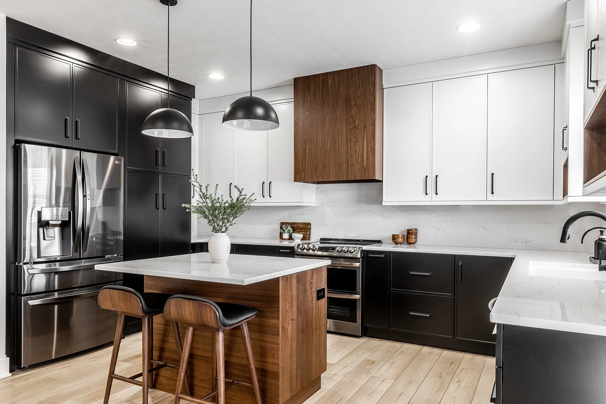 AdobeStock_BlackKitchen_quartz.jpg