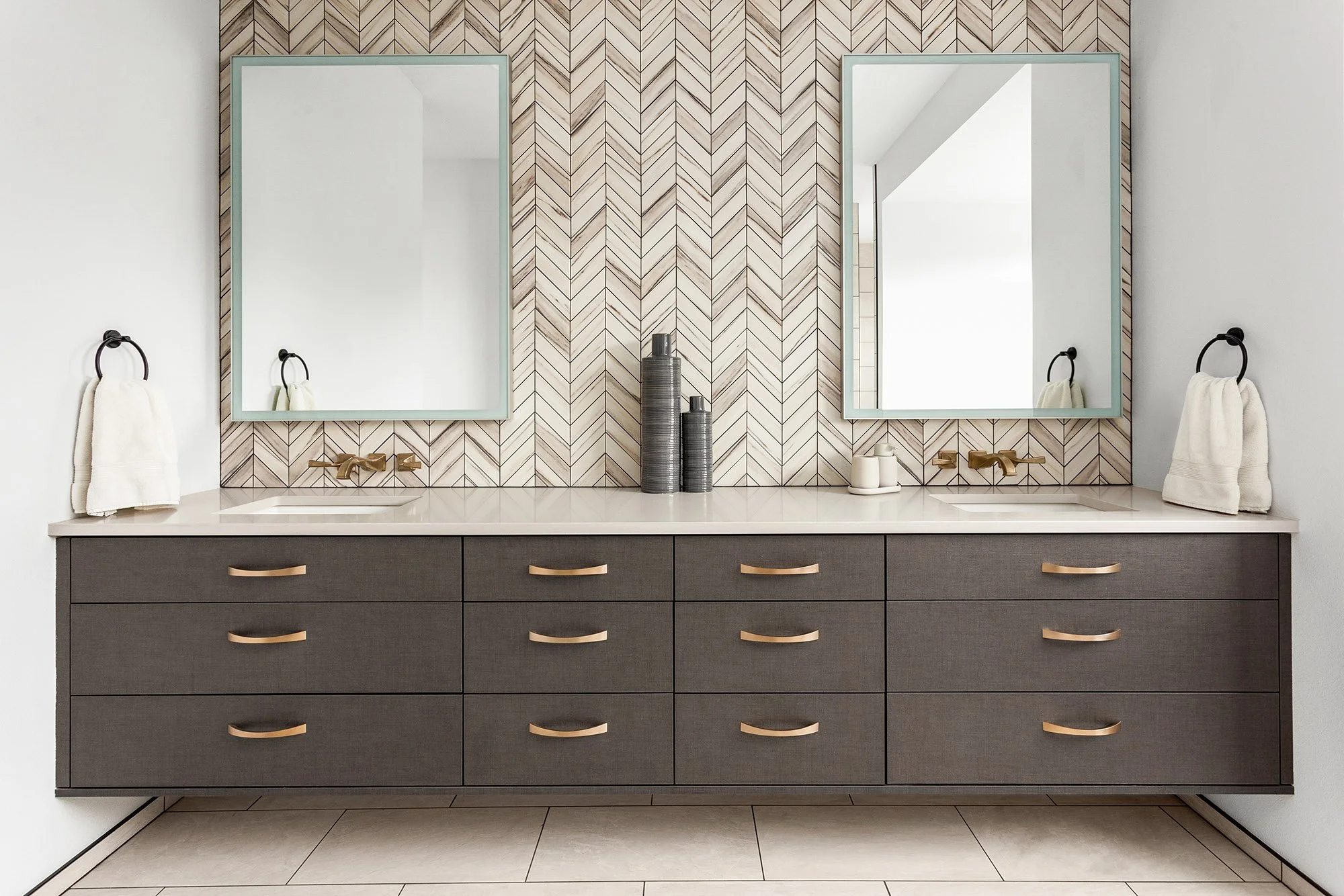 AdobeStock_Bathroom_brown_quartz.jpg