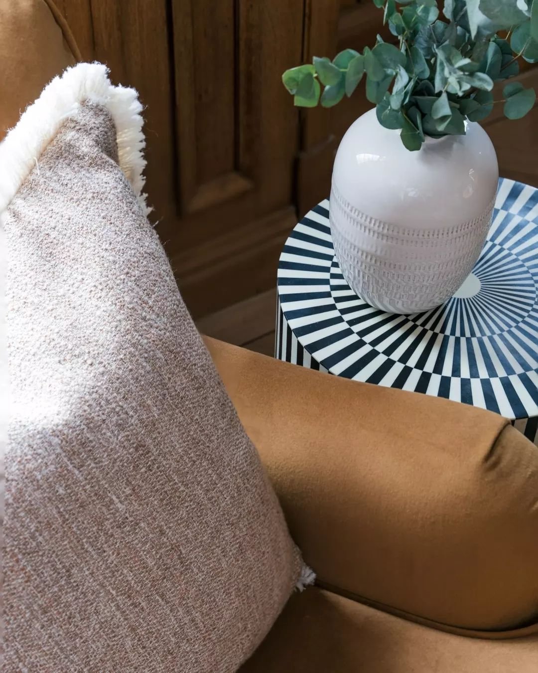 Step into @OldAbbeyHouse, where every detail is a whisper of luxury. 🌿✨
This cozy nook of the entrance hall captures our dedication to exquisite design, from the plush textures of our cushions to the bold stripes of the accent table. It's the perfec