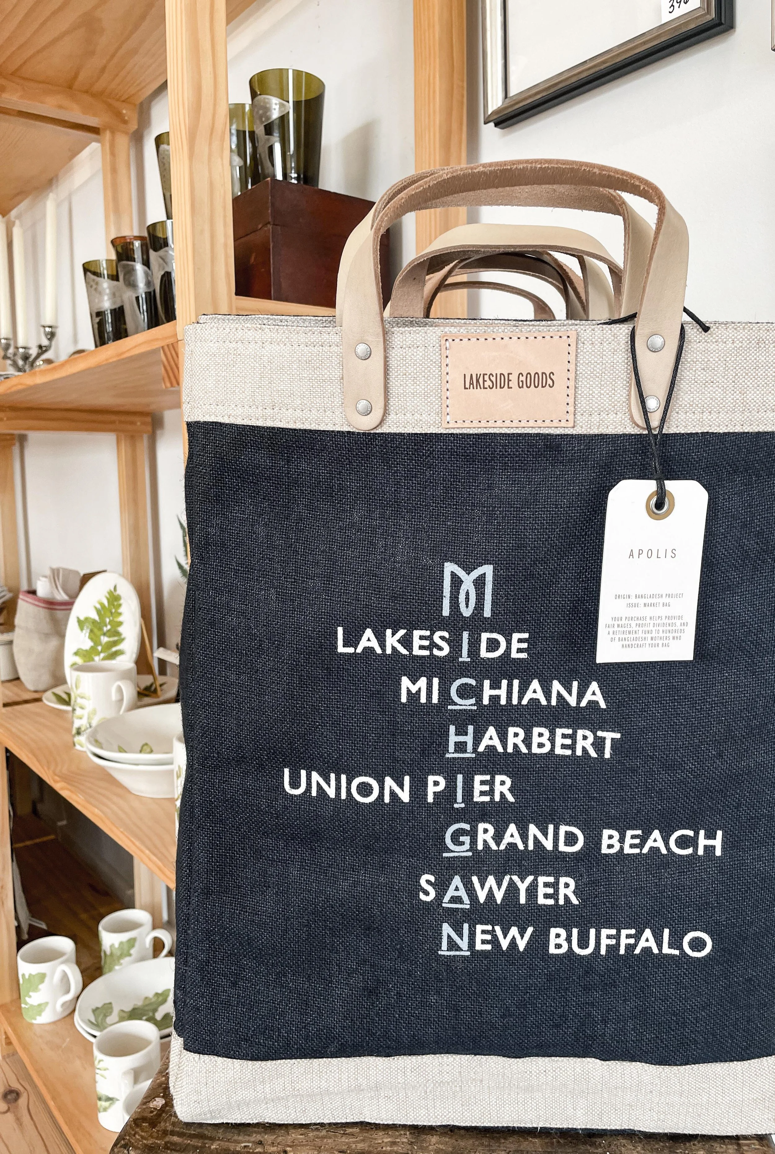 Apolis creates sturdy, everyday bags produced in partnership with global artisans, emphasizing ethical manufacturing and thoughtful design.