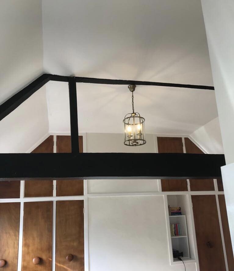 Adding a touch of class to this bedroom with this old school lantern 💡
&bull;
&bull;
&bull;
&bull;
#bedroomlighting #bedroomlightingideas #bedroominspo #lightinginspiration #electrician #electricianuk