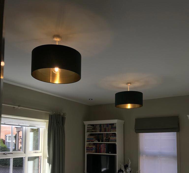 What a difference a few pendants can make 💡

⬇️
https://www.carterselectricalservices.co.uk

&bull;
&bull;
&bull;
&bull;
#lightingideas #lightinginspiration #indoorlighting #electriciansuk #electrician #homelightingideas #electricanuk #homelighting