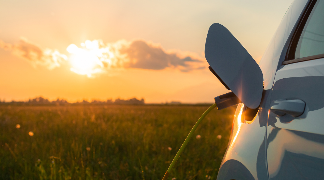 Powering Your Home: Integrating Solar Panels with EV Charging for Maximum Savings