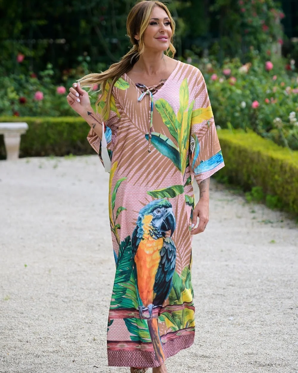 Vestir-se bem nunca foi t&atilde;o f&aacute;cil. Criamos roupas que fluem com o seu dia, combinando praticidade e sofistica&ccedil;&atilde;o para uma moda descomplicada e irresist&iacute;vel.

Vestido: Tropical Brasil por Raquel Araujo

#Tr&oacute;pi