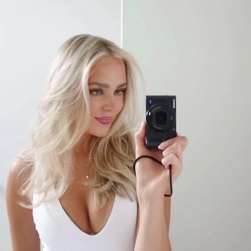 The blonder the better ✨✨✨
JADE ❤️ @jadestephenss 
Painted by Eleanor @hairby.norrie 
Haircut by Delaney @cuttincowgrl 
#thesongbirdsociety #dallascolorspecialist #dallas hairstylist #dallassalon #dallashair