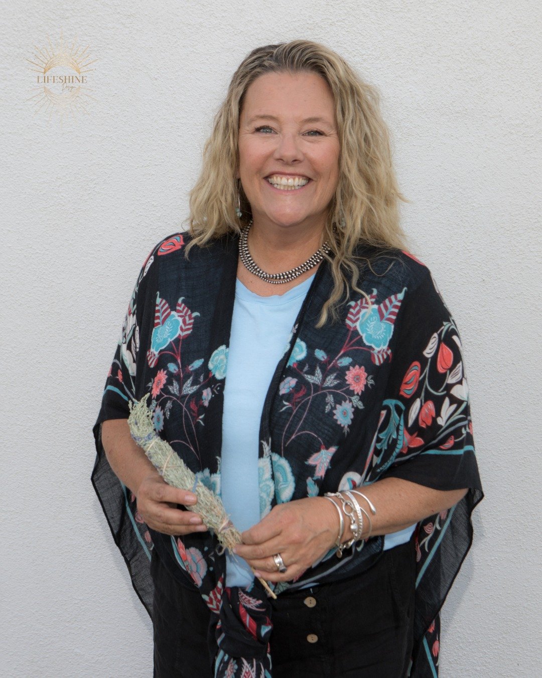 Good morning!

Some say Monday is the best day of the week... 
Why? Because anything can happen.

How about you gift yourself some sacred space this evening? 
Start your week on an embodied note. 

I'm hosting a donation-based online workshop:

Sacre