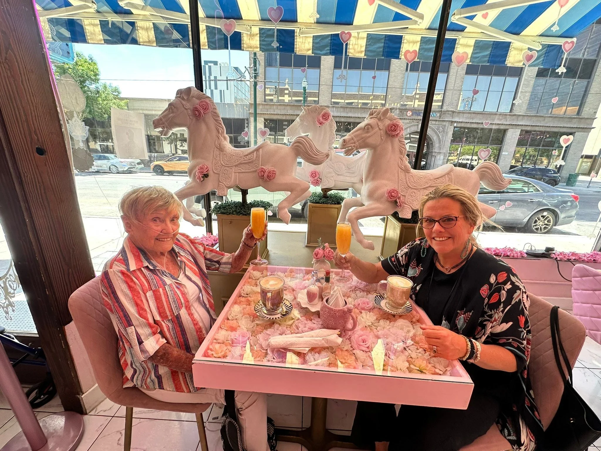 Found a helluva spot for Mother&rsquo;s Day brunch! Who knew? 

Do you have one of these themed restaurants near you?  We have TWO!