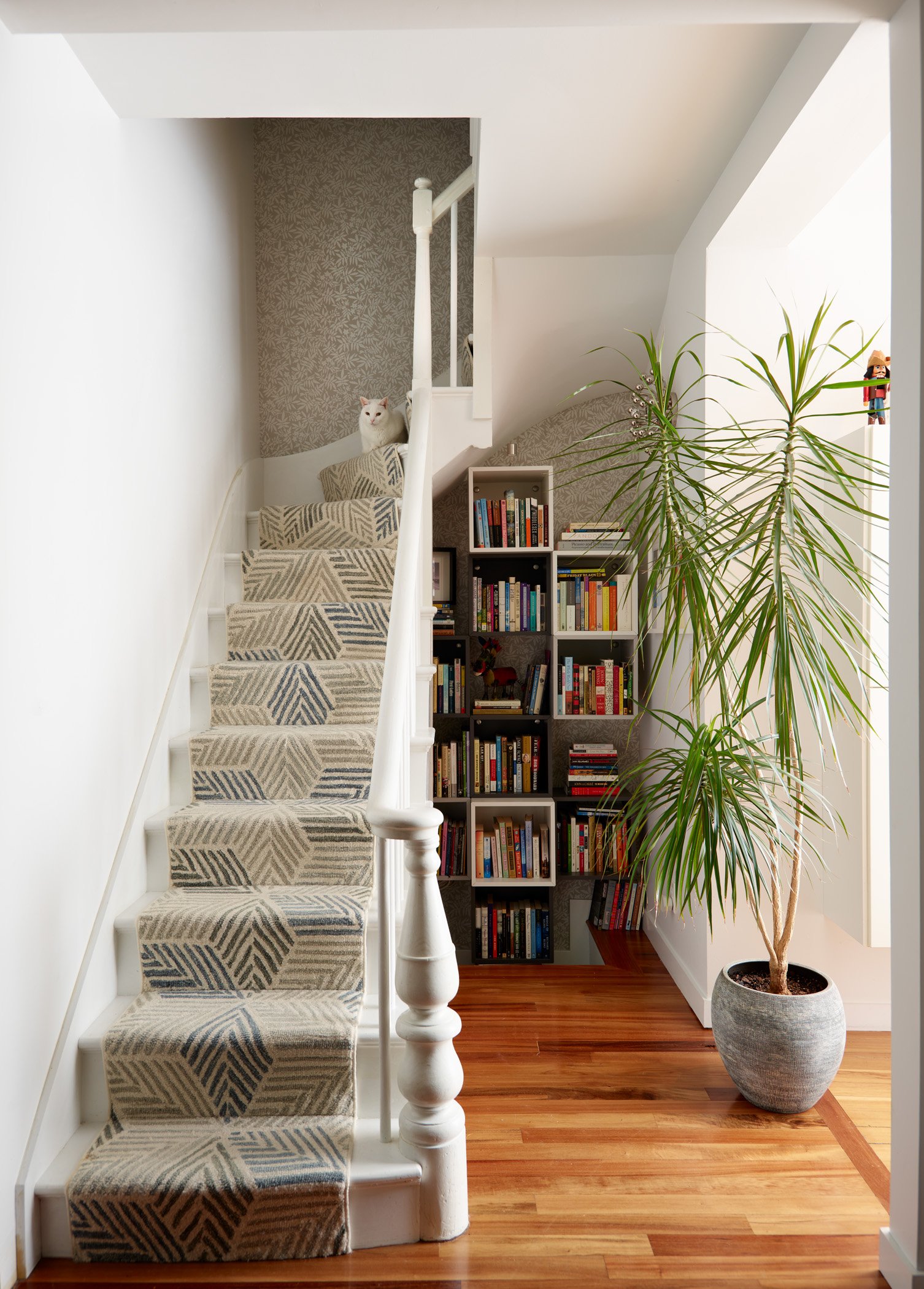 stairway runner how to brighten stairway books interior design small library in home