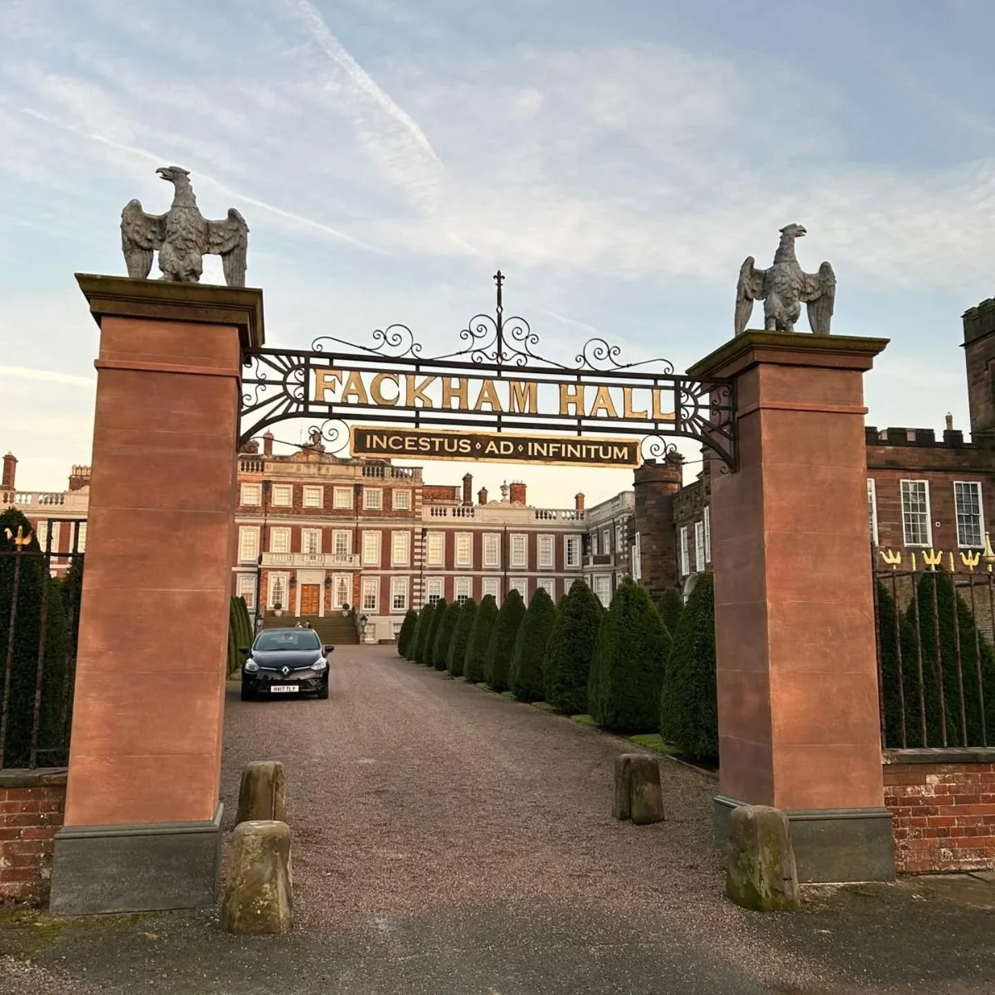 Cheeky little CNC signage job for Fackham Hall!
Made last year with crew from @helloh_construction

#cnc #film #manchestermaker #perioddrama #setbuilder