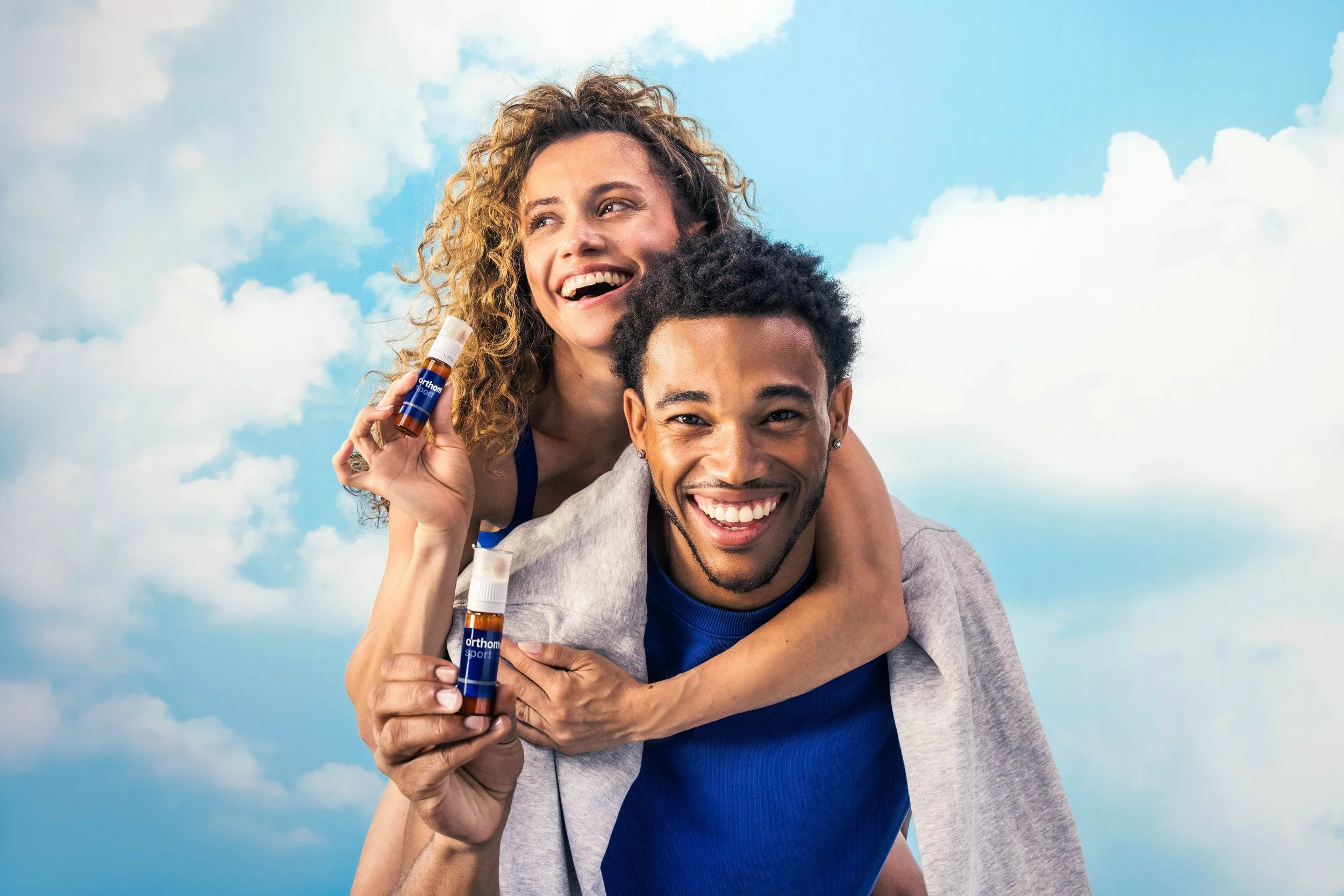 Orthomol_Science You Can Feel_Sport Couple Piggyback.jpg