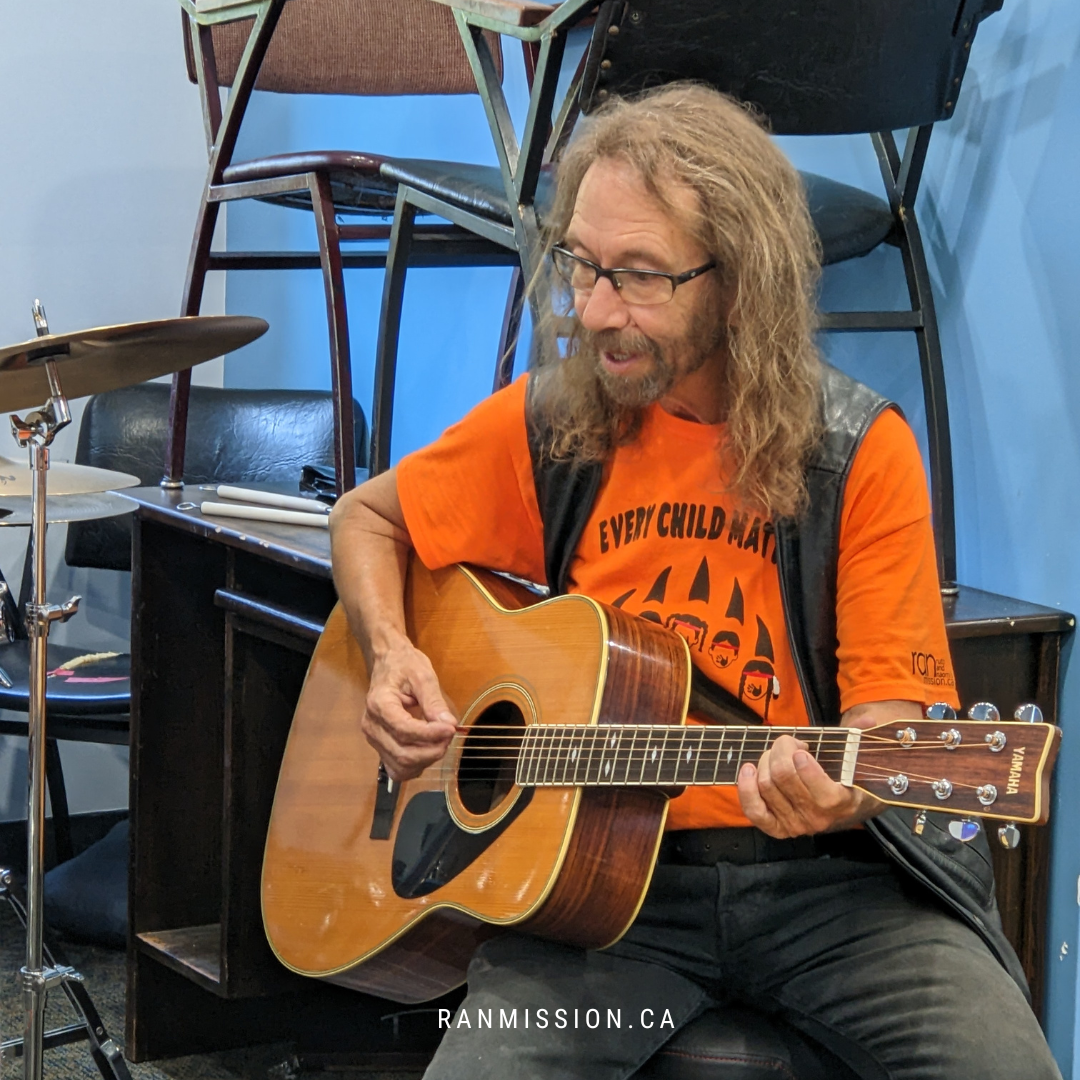 Hidden gems: Free weekly guitar lessons