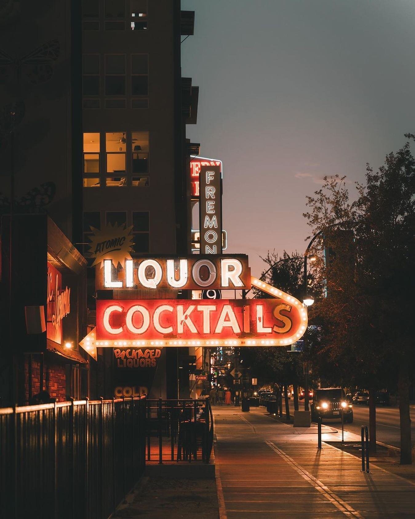 Dusky summer nights ☢️

📸 @dynastykp 

#AtomicLiquors #Atomic #FremontEast #VegasBars #LasVegas #OldVegas #Downtown #DowntownLasVegas #DTLV #Vegas #DowntownVegas #FremontStreet #DowntownLV #FremontStreetExperience