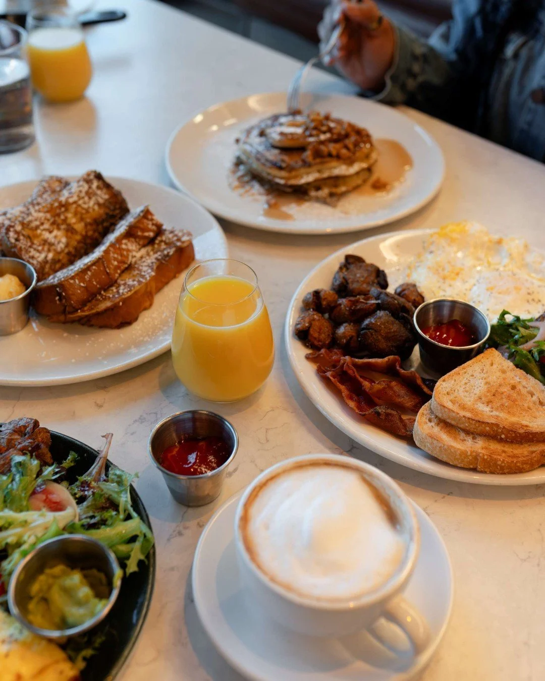 A good book and a good breakfast have one thing in common &mdash; you never want them to end.

📸: @kathlynceleste