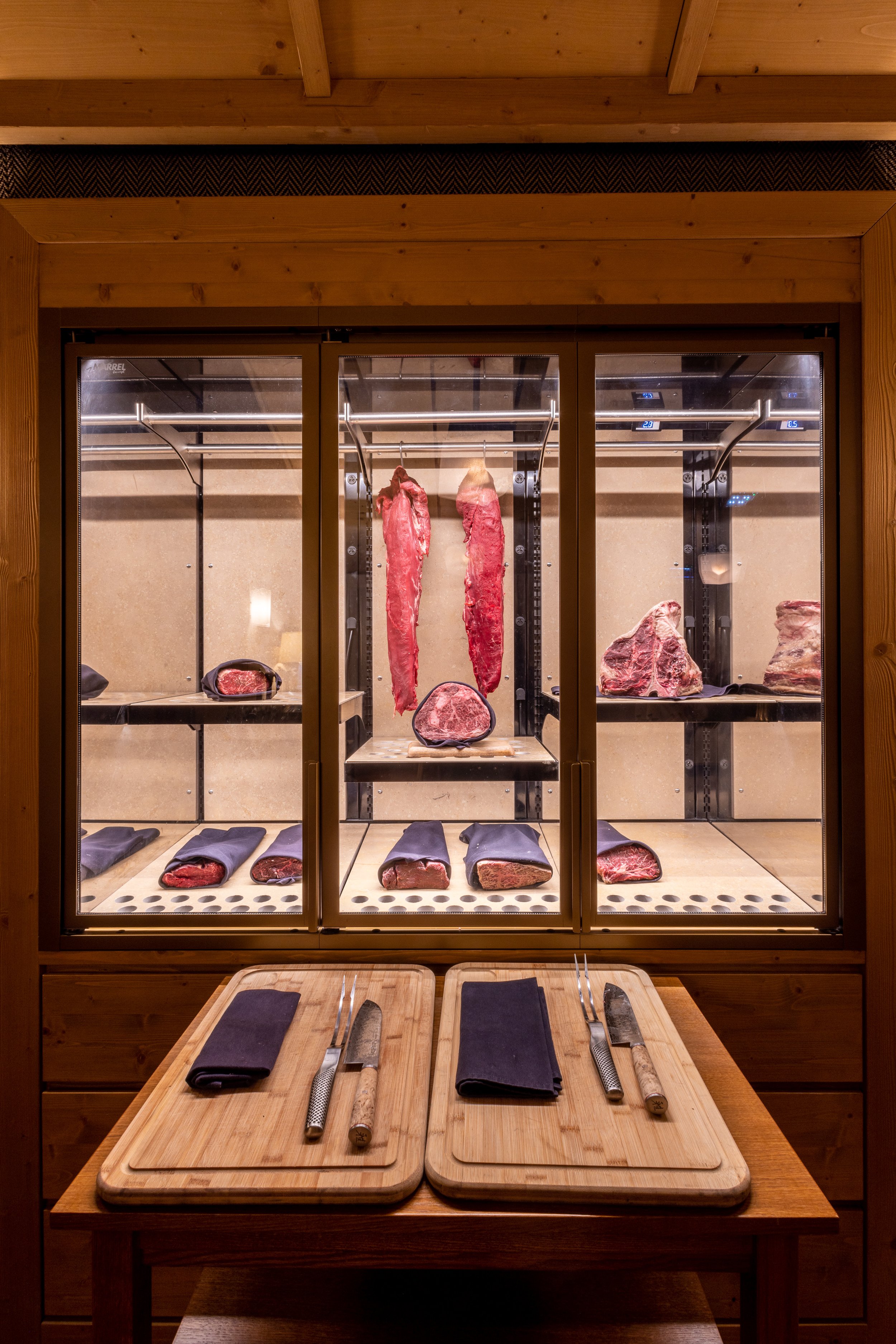 230111 Beef Bar Meribel -3507 - Cedou.jpg