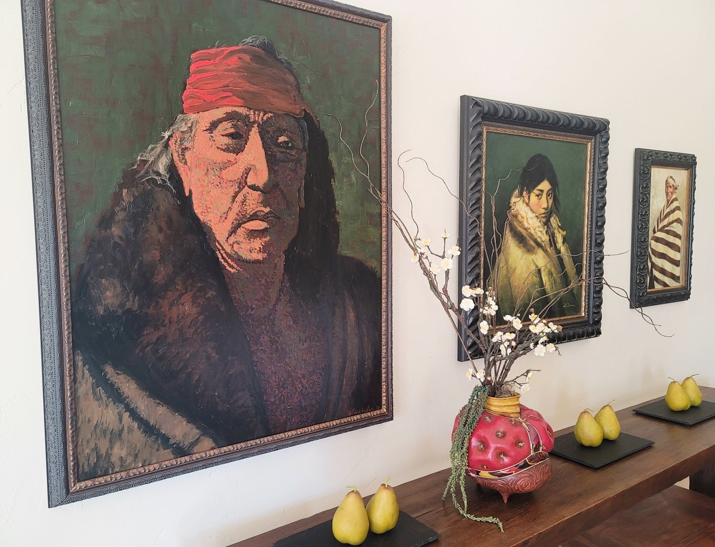 We had a wonderful customer send us photos of their new Steve Schrepferman &ldquo;Knot Urn&rdquo;in their home. We think it looks perfect with their beautiful art collection 🙌🏻. Thank you for sharing!!⁠
⁠
#artcollection #santafeartgallery #santafea