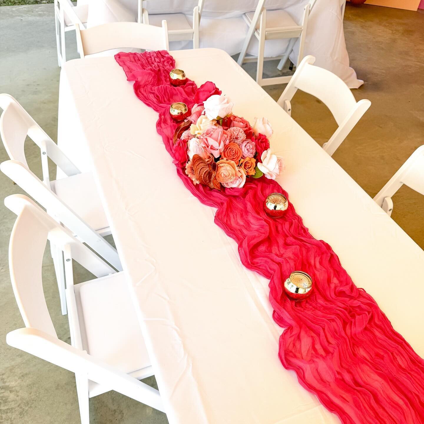 Did you know that we also offer 6ft Tables and Chair Rentals!? 

6ft Tables &amp; Chairs, Polyester table covers, Table runners, and Centerpieces by @theballoonaireclub