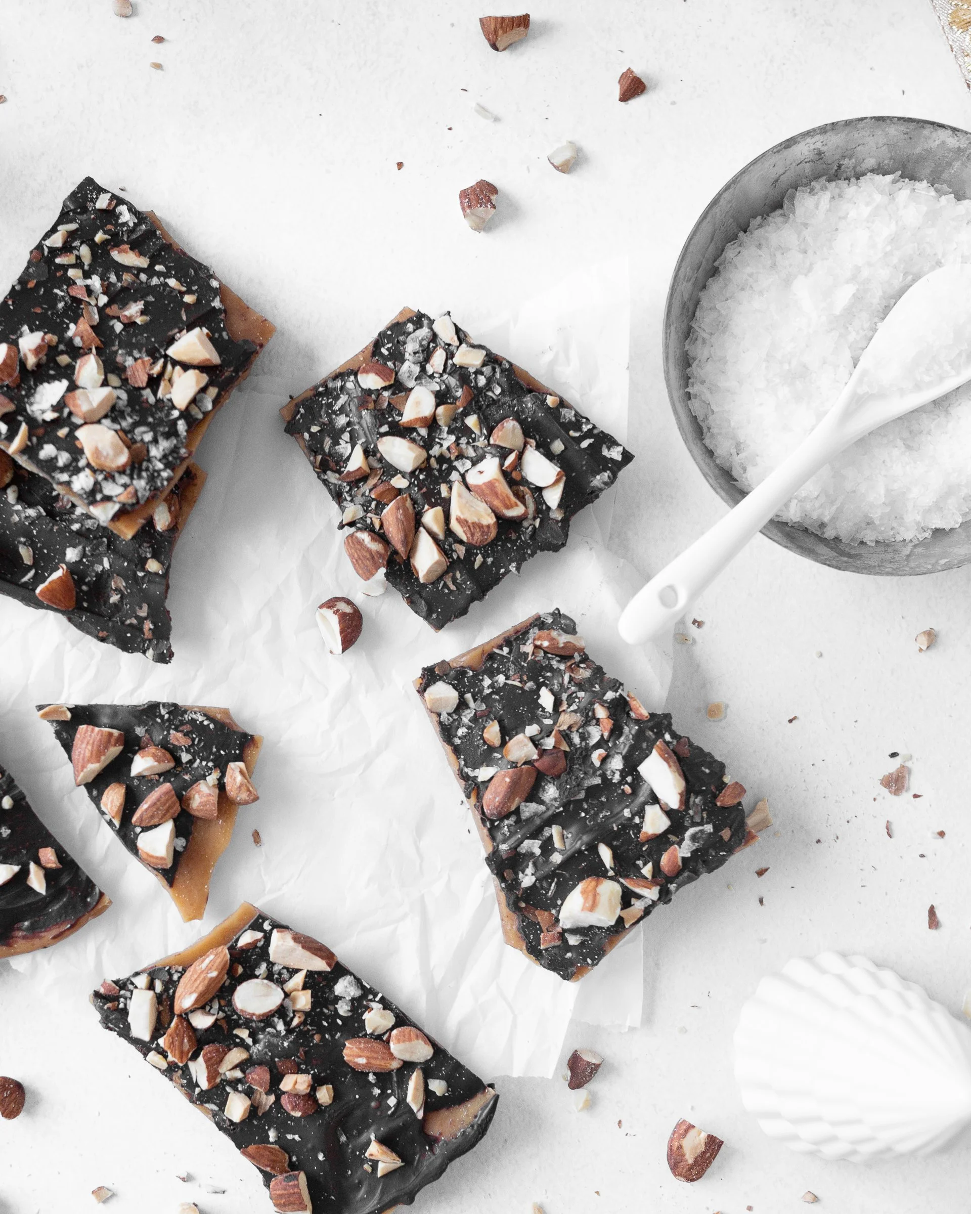 Chocolate Almond Toffee Bark — Strawberry Cream Kitchen