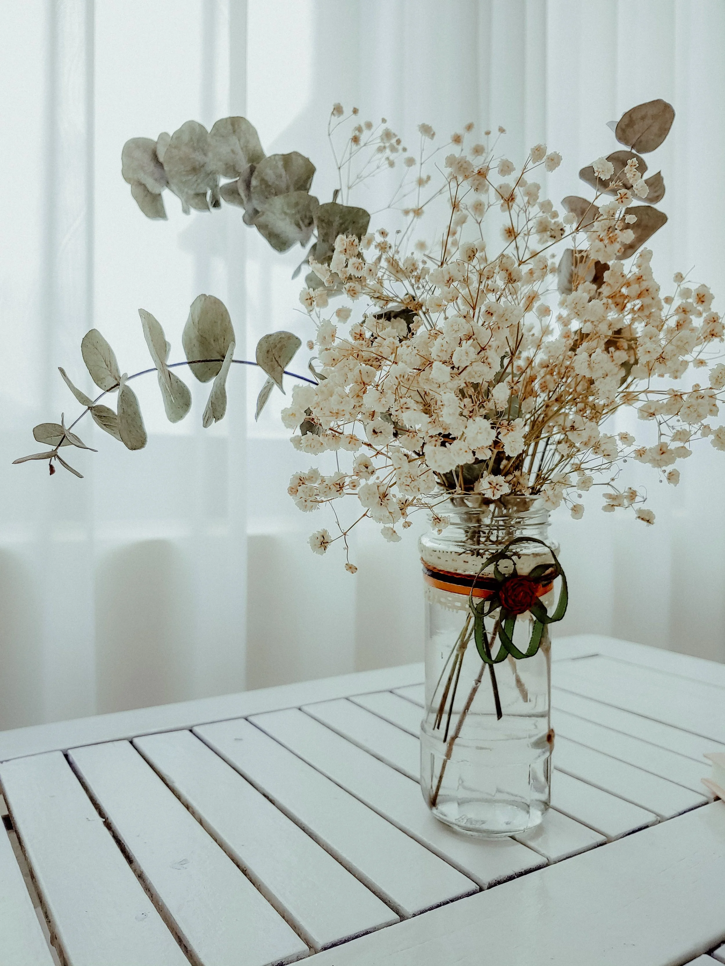 aesthetic flower vase