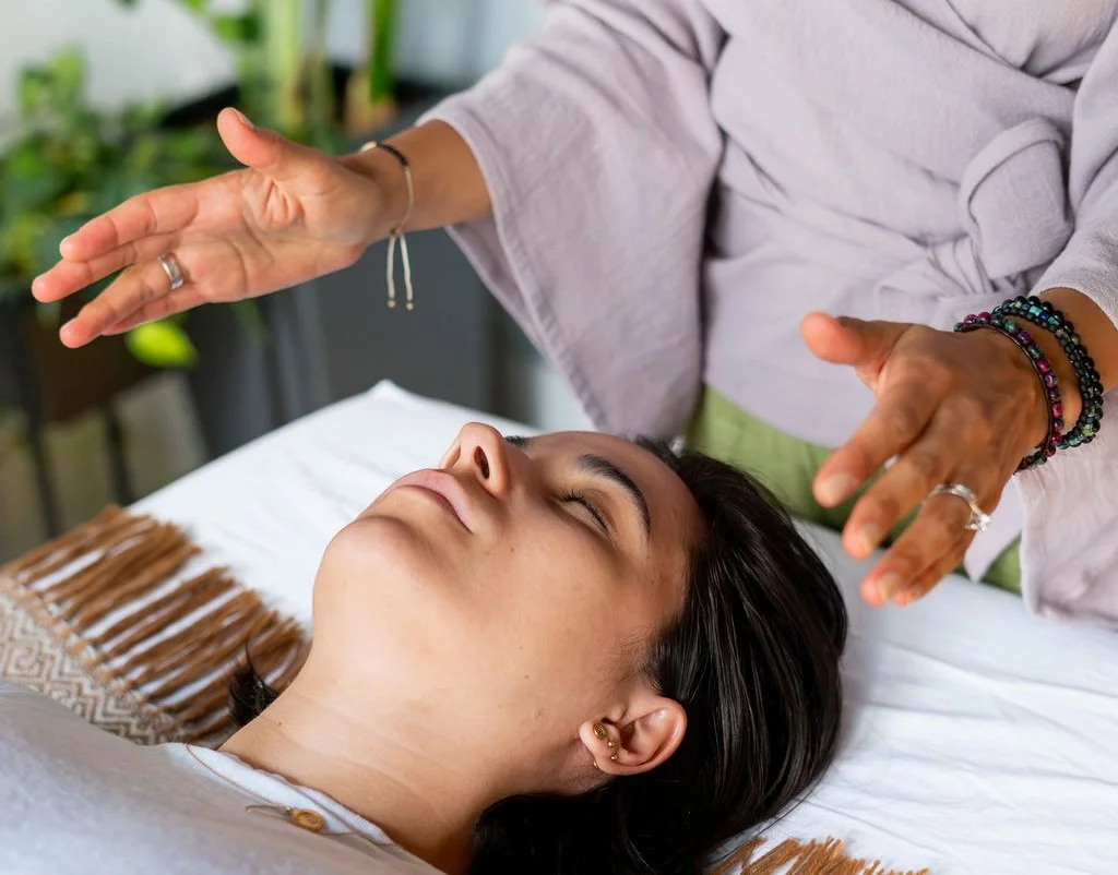 Access Bars or Reiki? Discover the differences and how they can support you