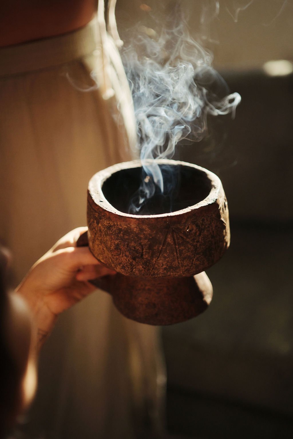 A sahumerio with sacred smoke.