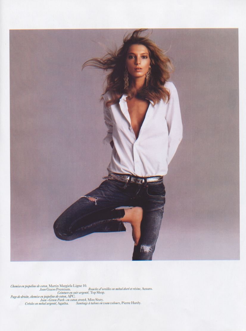 Why The Plain White T-shirt + Jeans Is The Ultimate Outfit&nbsp;