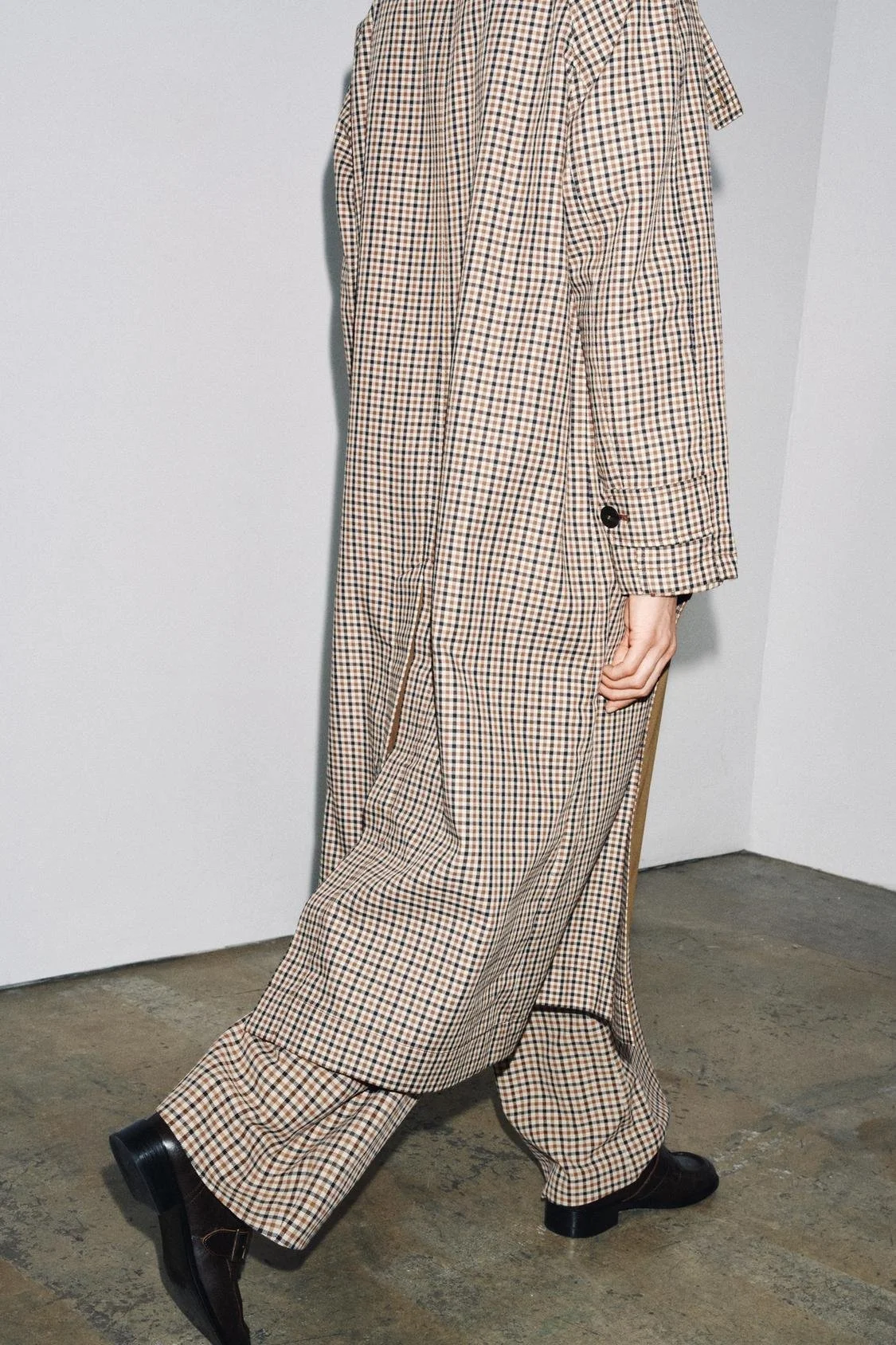 ZARA REVERSIBLE TRENCH COAT ZW COLLECTION.jpg