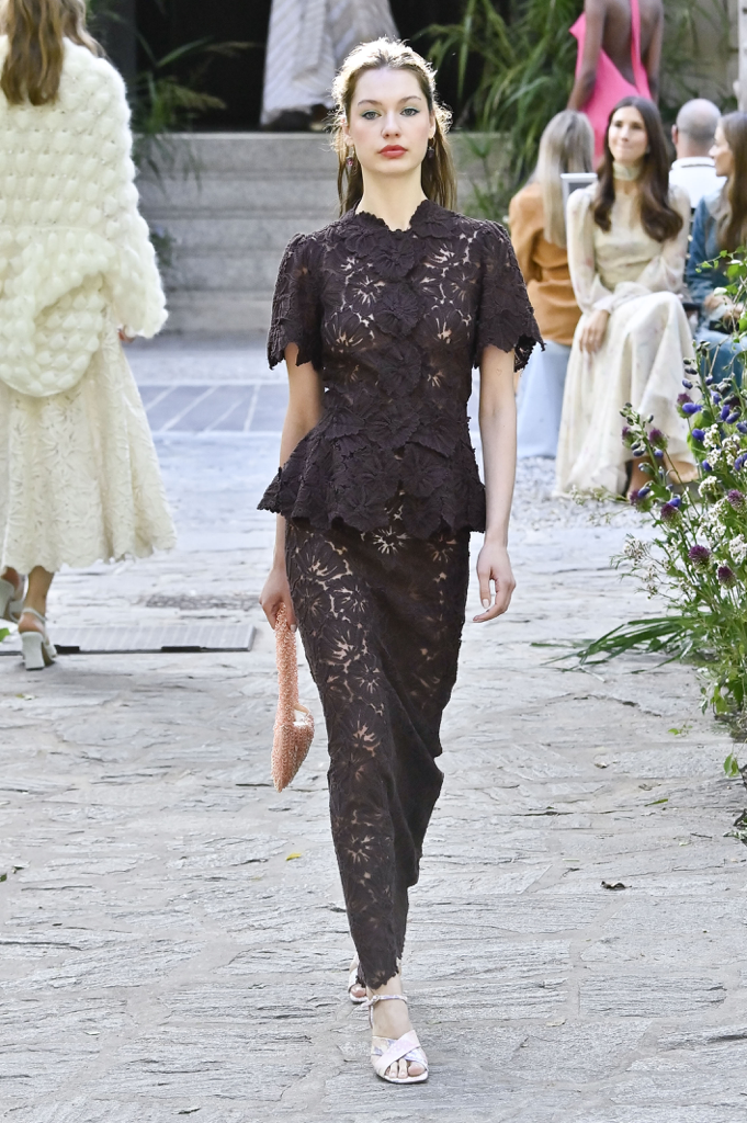 LOOK 15.png