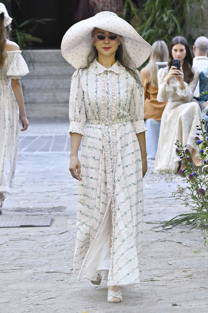 LOOK 26.png