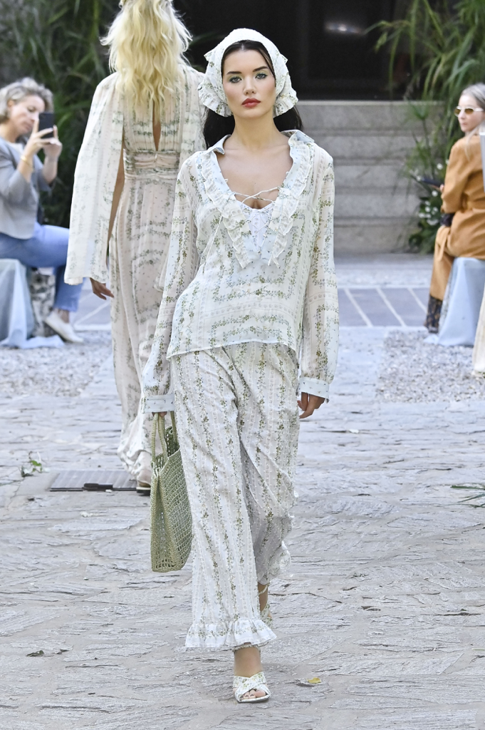 LOOK 29.png
