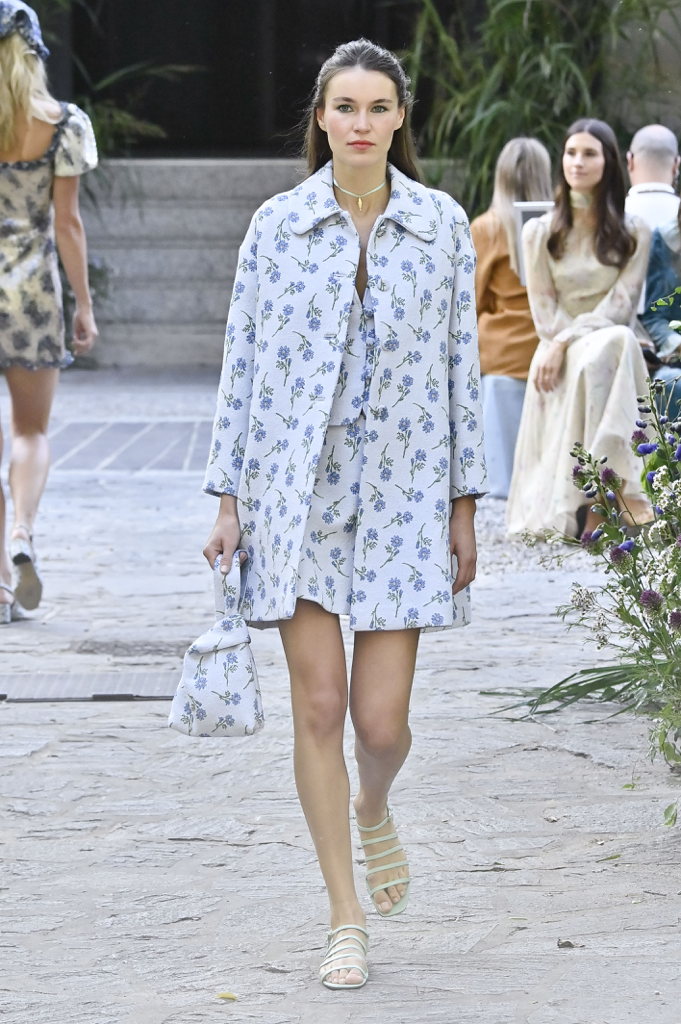 LOOK 37.png