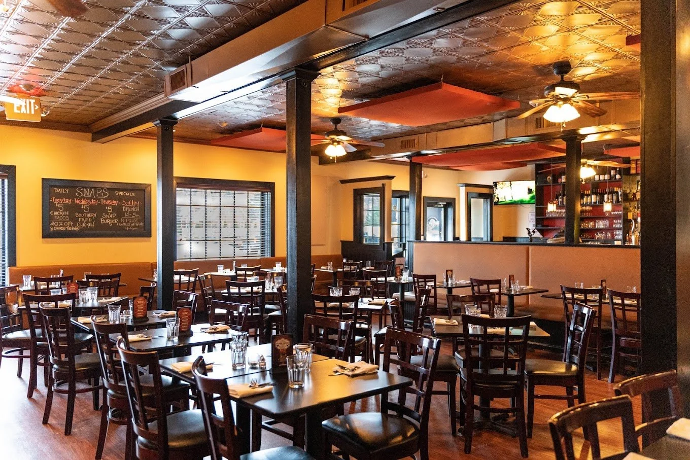 SNAPS AMERICAN BISTRO 2010 WANTAGH AVENUE WANTAGH