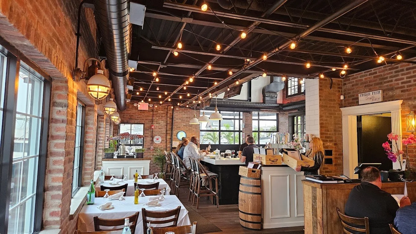 CATCHER'S FISH HOUSE 301 WOODCLEFT AVENUE FREEPORT