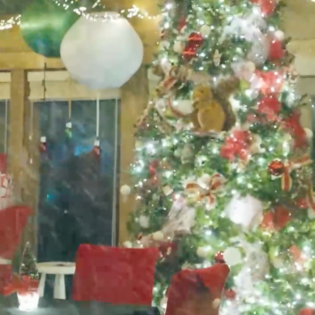 10 Festive Must-Haves to Elevate Your Holiday Hosting &amp; Gifting Game!