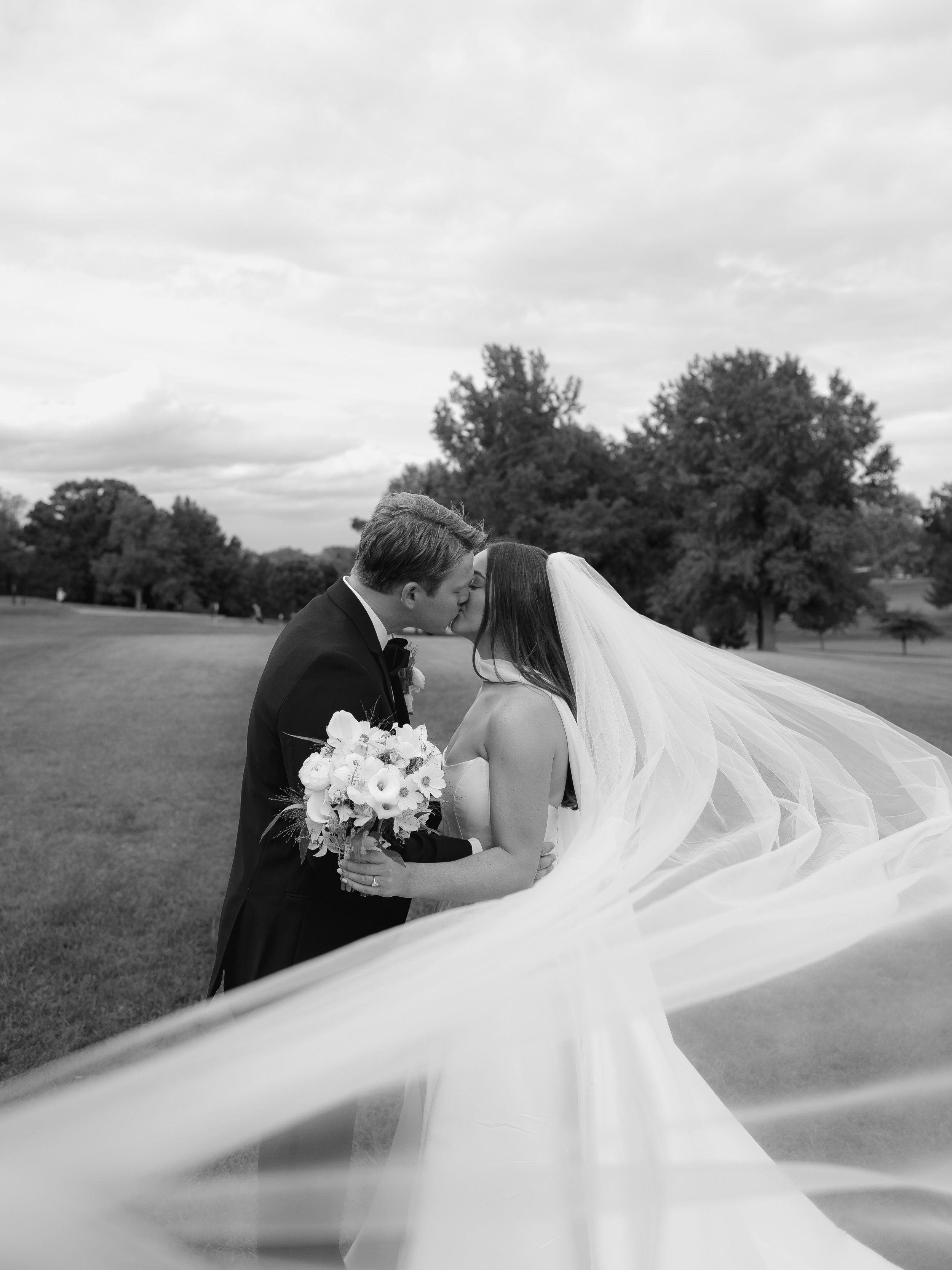 This colder weather has us thinking back to the Barkley&rsquo;s wedding! 🤍 It was a perfect September day for an effortlessly fun celebration at Lake Quivira Country Club, brought to life in classic black and white.

A timeless day we&rsquo;ll alway
