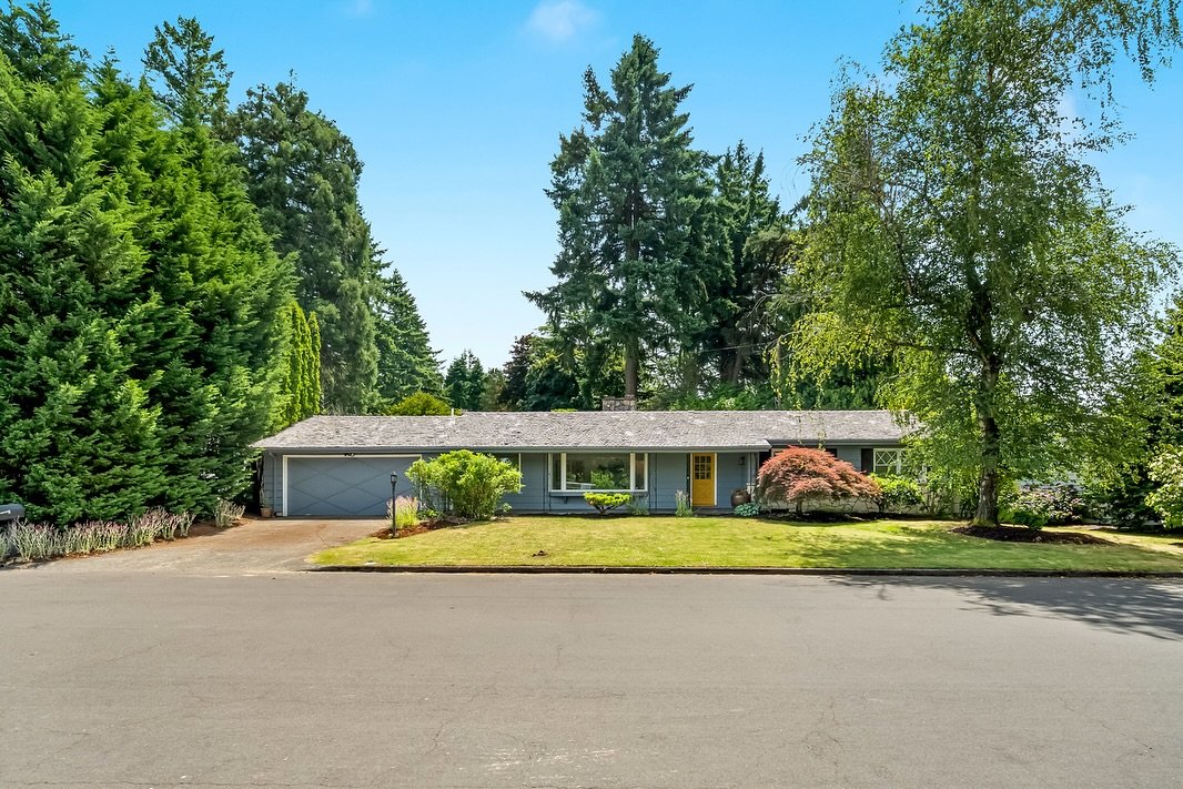 Check out my newest listing in Cedar Hills listed for $589,900. Y&rsquo;all know I&rsquo;m a RANCH fan on both pizza and in homes for their solid bones and ease of maintaining for any buyer. Single level living appeals to everyone! The backyard conne