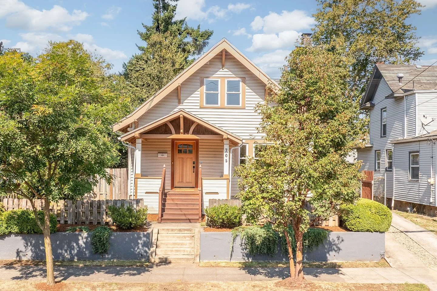 Another iconic American Craftsman home ✨JUST LISTED ✨by @explorehomerealty - this home has heart and soul at its core and is walking distance to all the happenings on Mississippi, Killingsworth, and Williams/Vancouver Districts. It&rsquo;s been loved