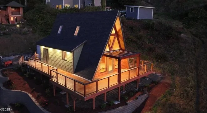 Take Us To The Cottage🔺 - I&rsquo;m still reading the books so no spoilers for those of you who are watching. 

2 beds / 2 baths 
Size isn&rsquo;t everything @ only 795 sqft 
$975,000 - you don&rsquo;t want to do the price per sqft calculation on th