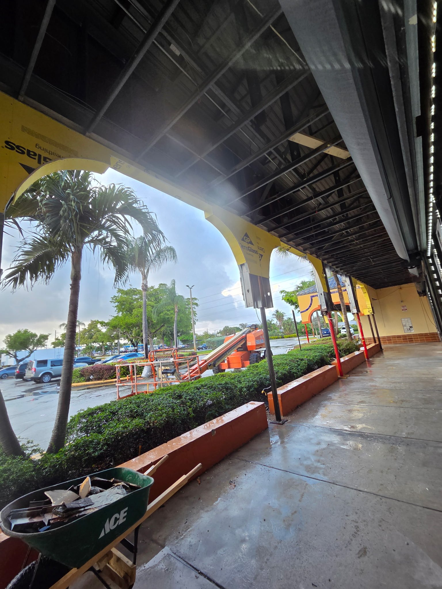 Decor renovation framing in progress in 3 Lakes Shopping Center in Tamarac, Fl