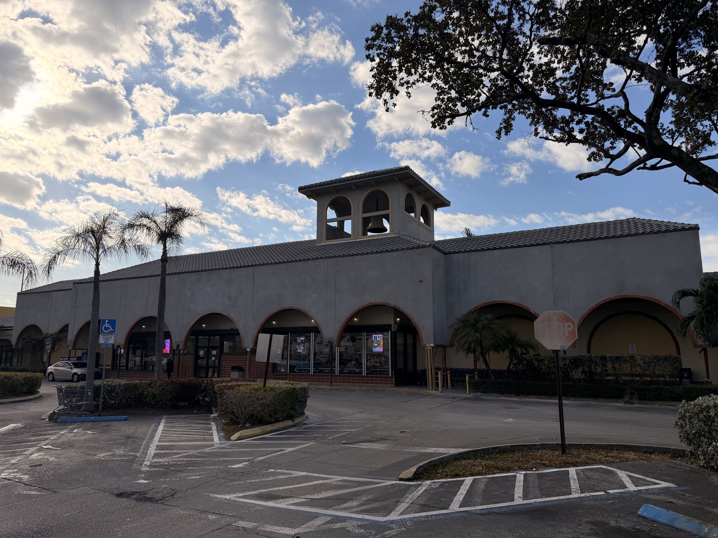 Stucco work in progress in 3 Lakes Shopping Center in Tamarac, Fl