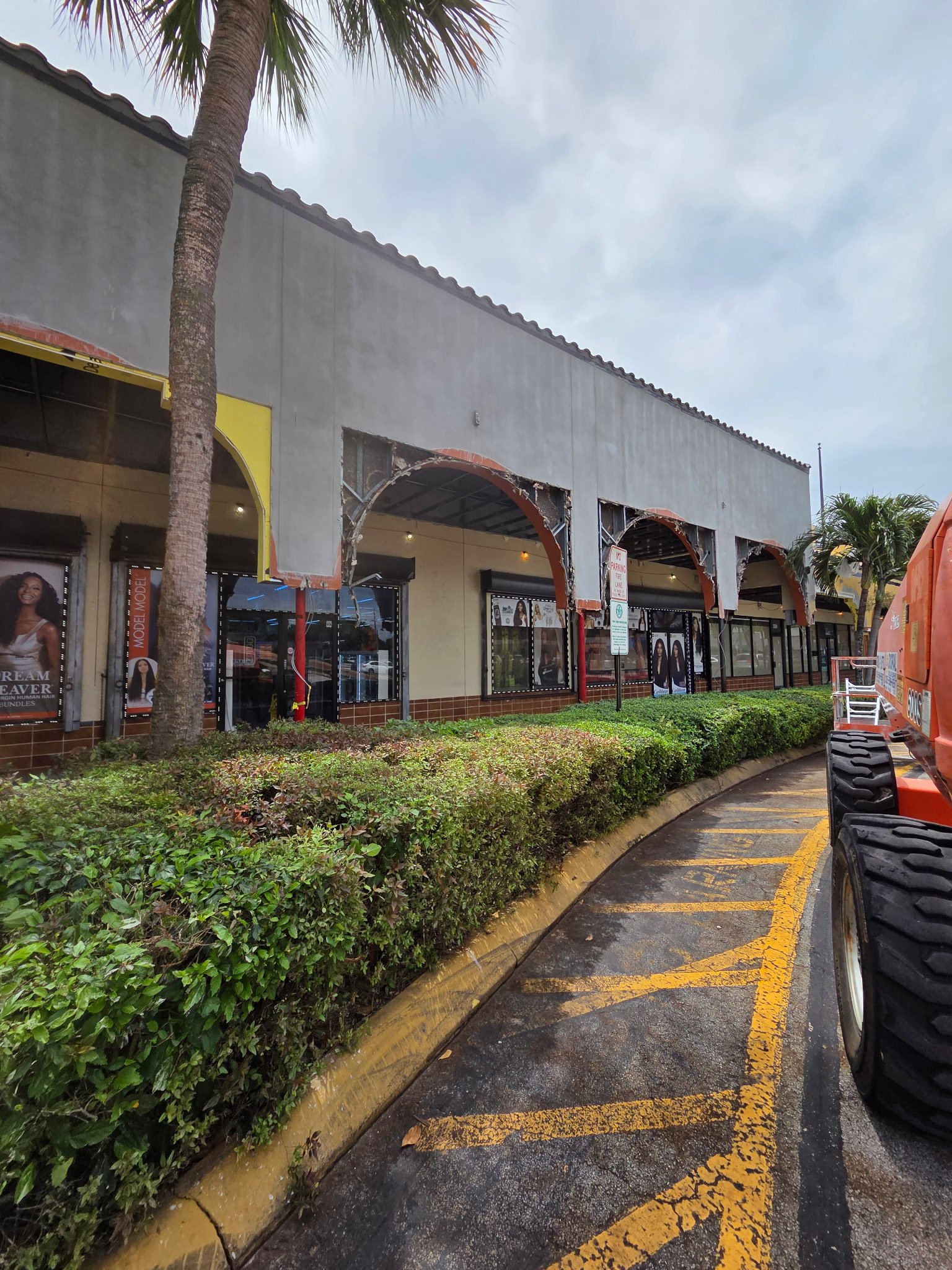 Decor renovation framing in progress in 3 Lakes Shopping Center in Tamarac, Fl