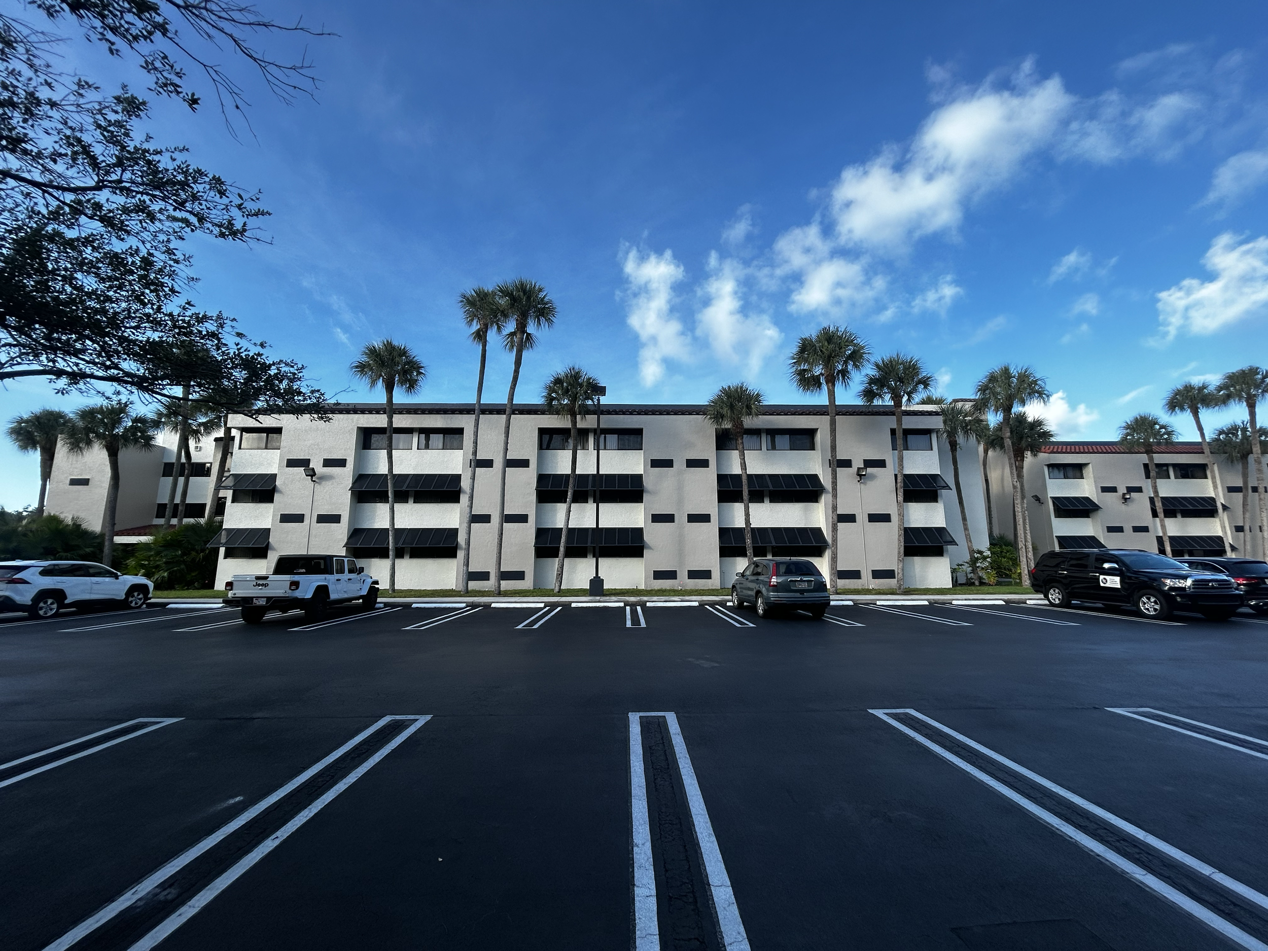 Full exterior paint job at Miami Lakes Hotel