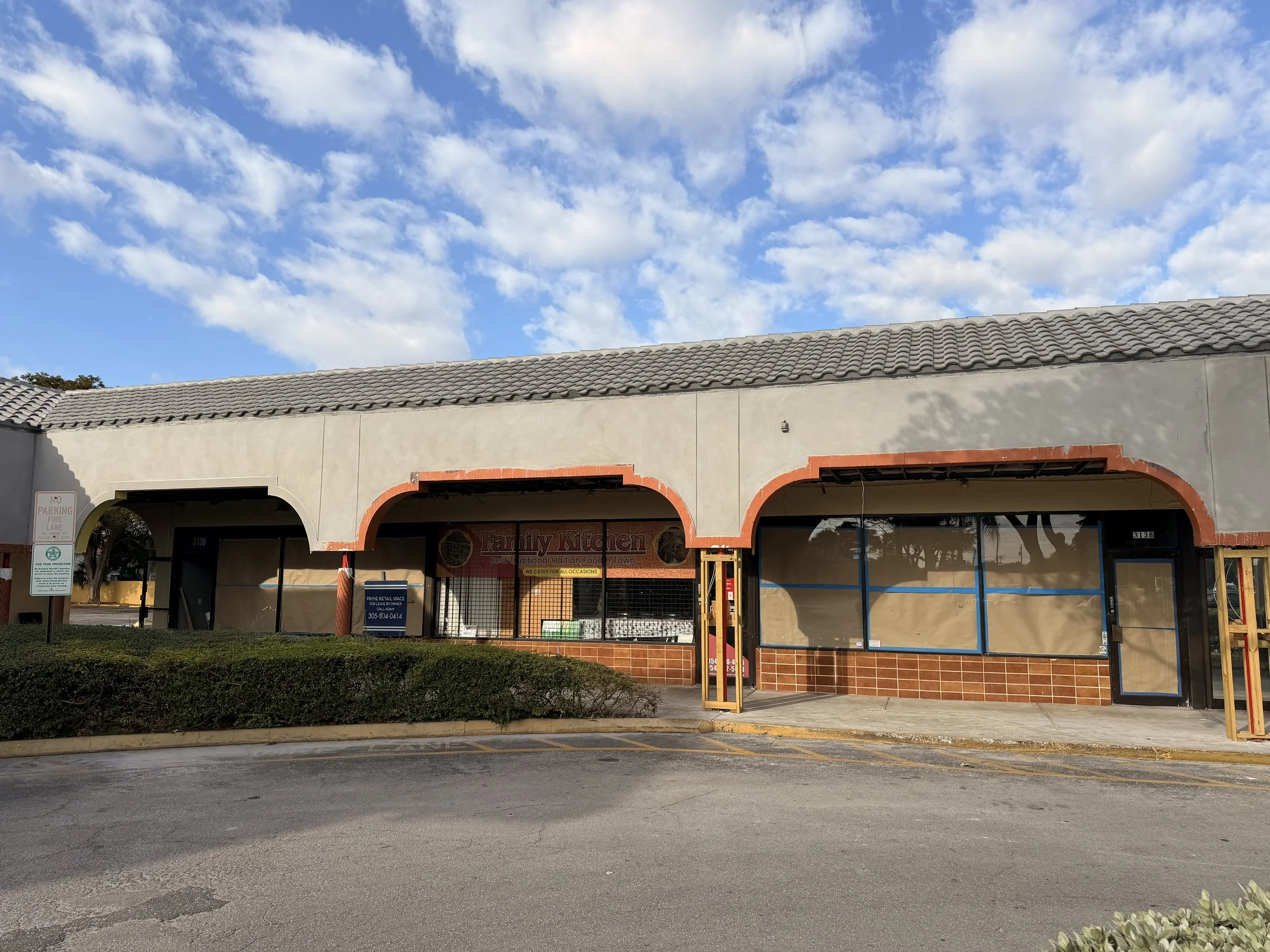 Stucco work in progress in 3 Lakes Shopping Center in Tamarac, Fl