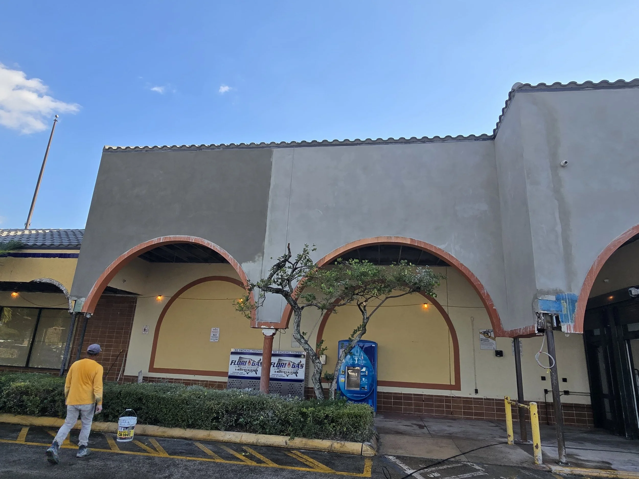 Stucco work in progress in 3 Lakes Shopping Center in Tamarac, Fl