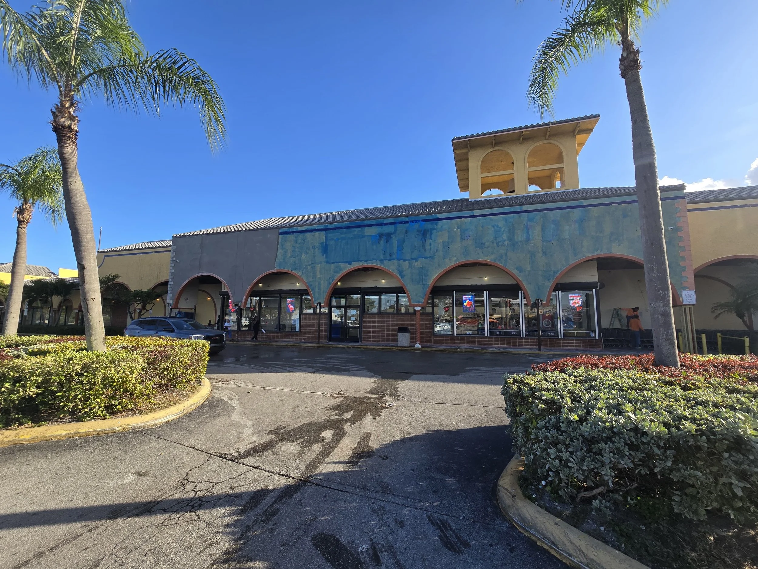 Stucco work in progress in 3 Lakes Shopping Center in Tamarac, Fl