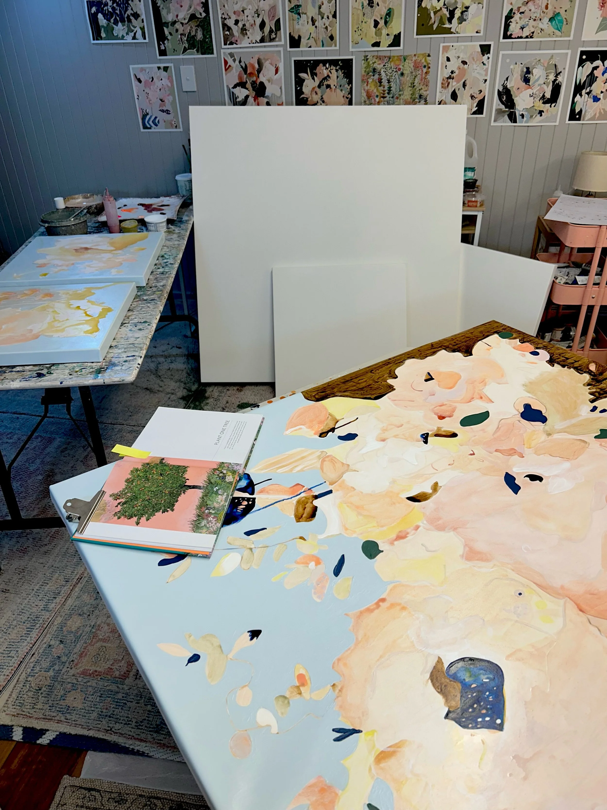 Current colour obsession&hellip; peach and pale blue inspired by the beautiful book called &lsquo;The Tree In My Garden&rsquo; by Kate Bradbury, illustrated by Lucille Clerc 🩵 
Studio Thursday on a rainy grey day in Brisbane 

#bethkennedyart #botan
