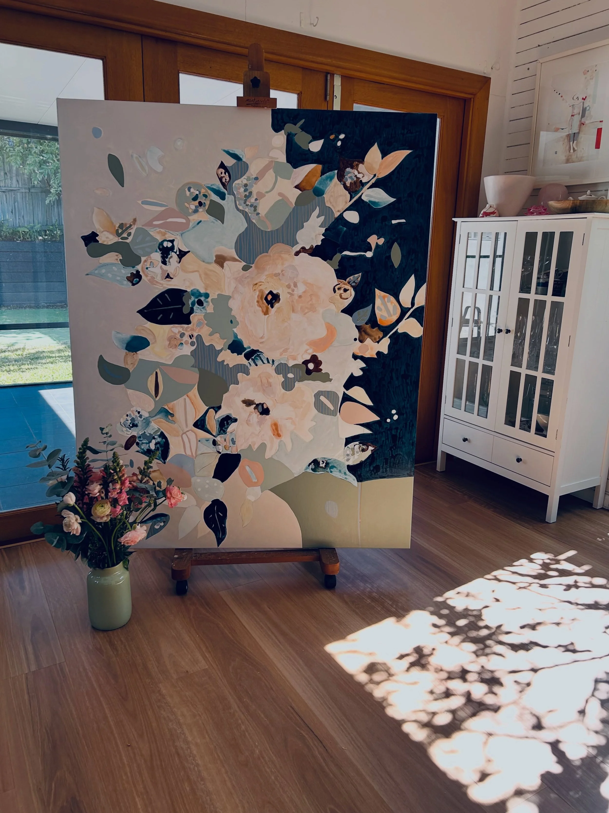 Happy Friday from sunny Brissie - sorry if it&rsquo;s not sunny where you are - funny that people don&rsquo;t want to hear that it&rsquo;s 23 and glorious when it&rsquo;s 10 and cloudy where they are (sorry Mum) x

New commissioned painting seen here