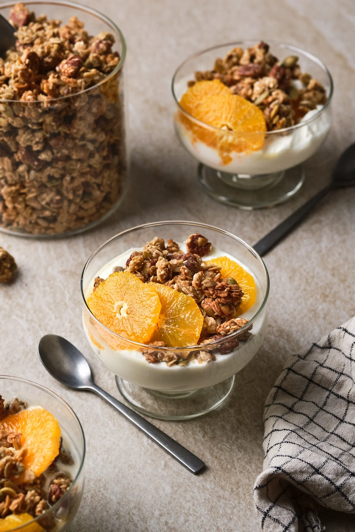 Granola med appelsin och kardemumma