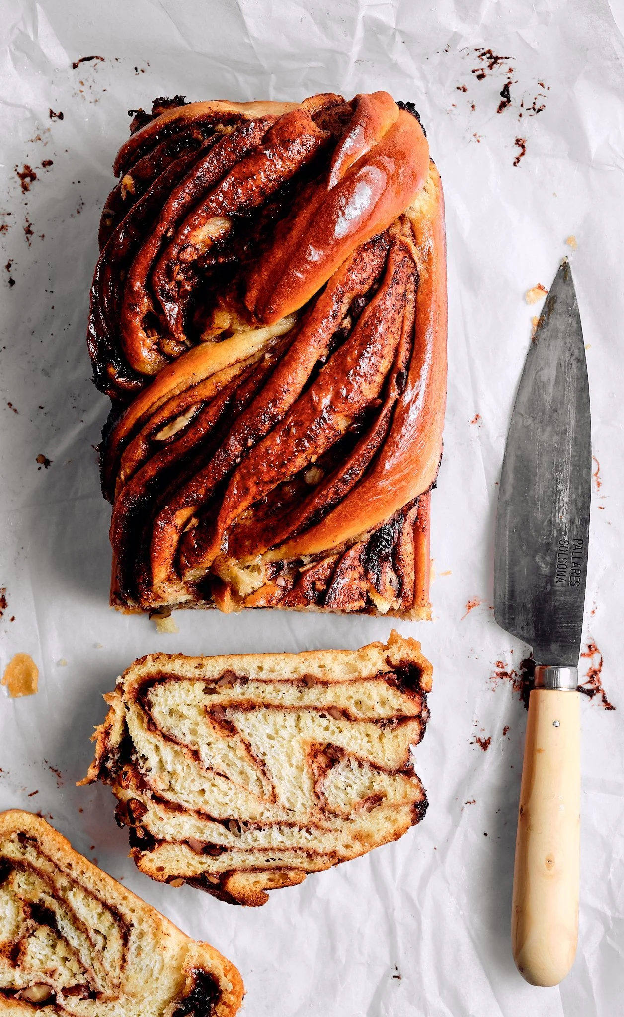 Maple-pecan-babka-tilbúin.jpg