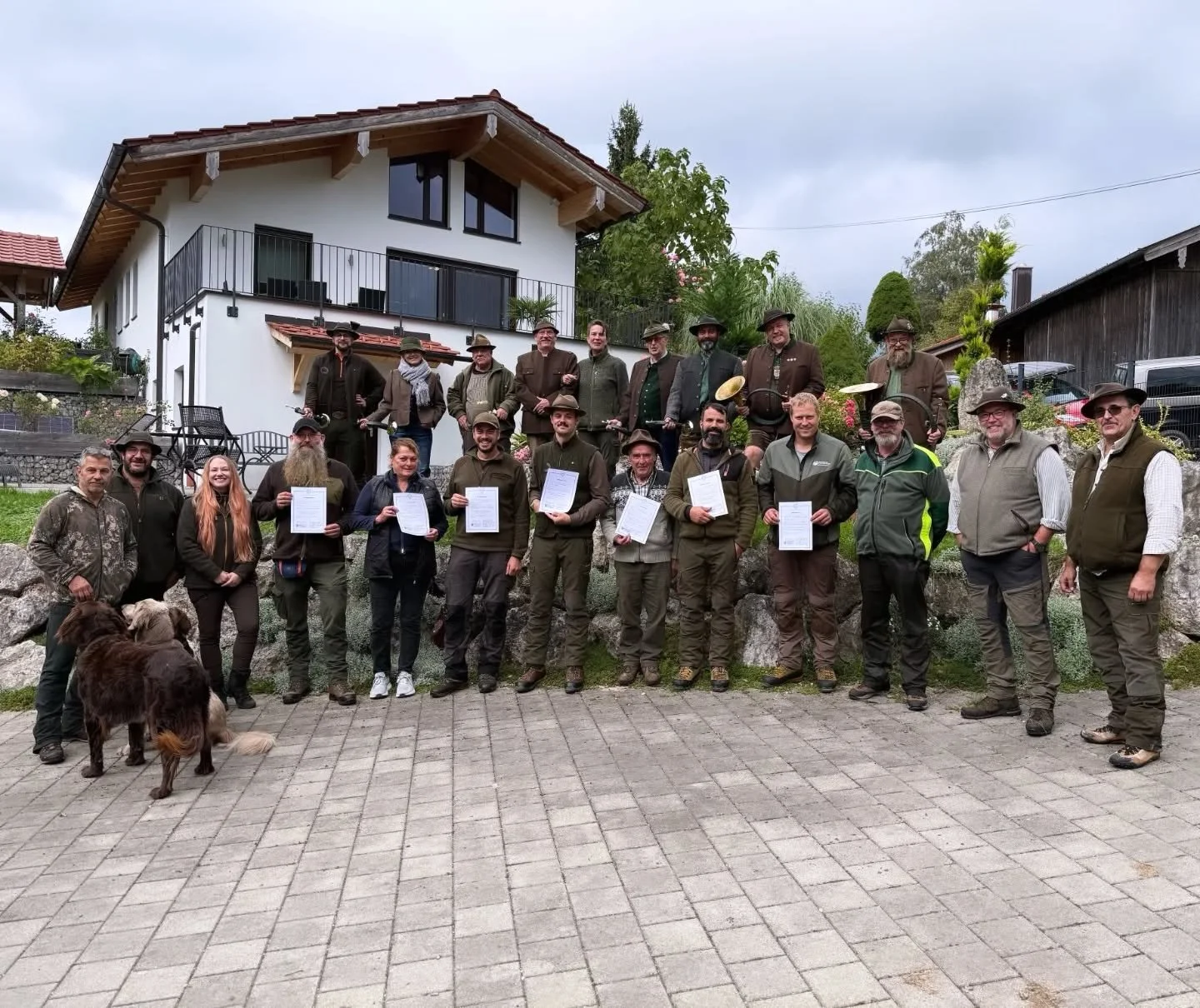 Brauchbarkeitsprüfung 2025
Bei der diesjährigen Brauchbarkeitsprüfung am Samstag, den 27.09.2025, der Kreisgruppe Miesbach im Bayerischen Jagdverband e.V., unter der Leitung unserer Hundeobfrau Kathrin Ullrich, haben alle Gespanne bes